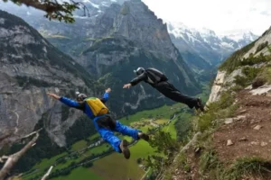 Base jumping là gì? Đặc điểm và những điều cần biết